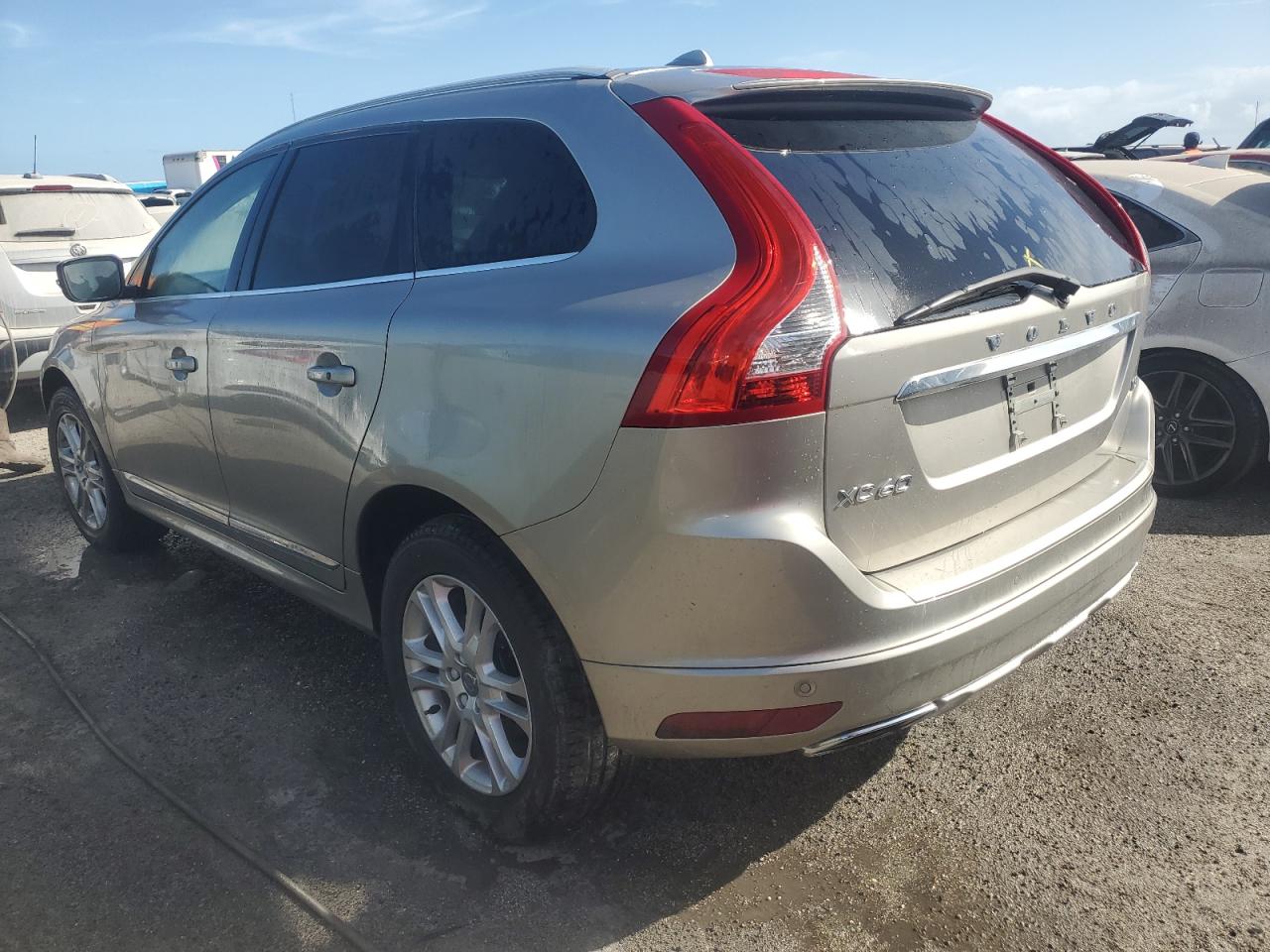2016 Volvo XC60 - Image 2