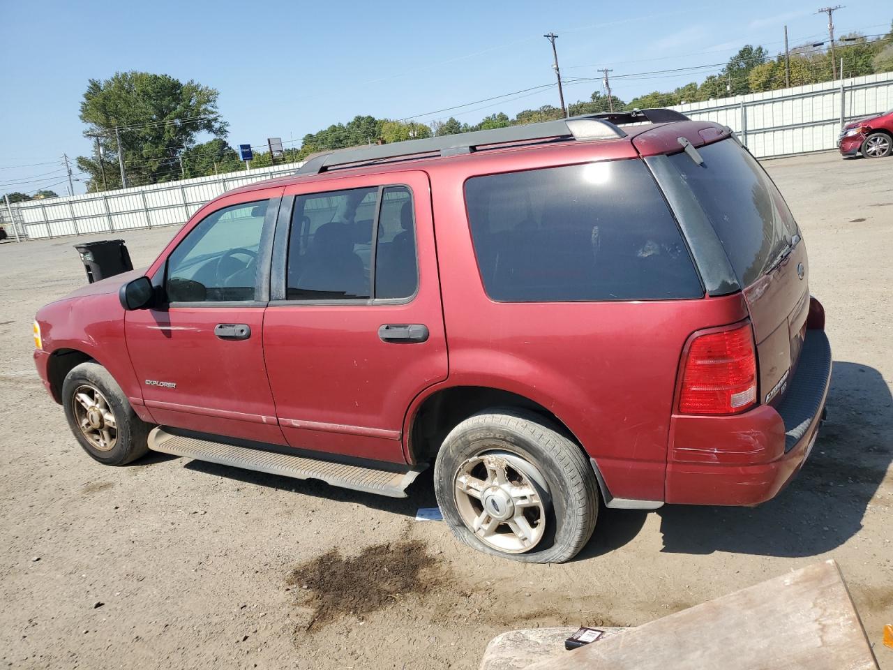 2005 Ford Explorer - Image 2
