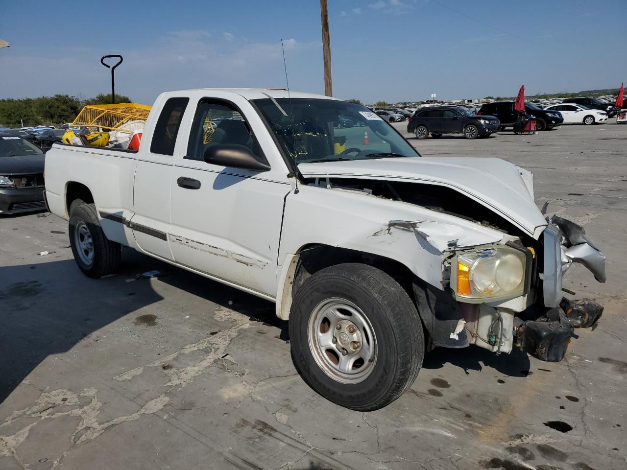 2005 Dodge Dakota - Image 4