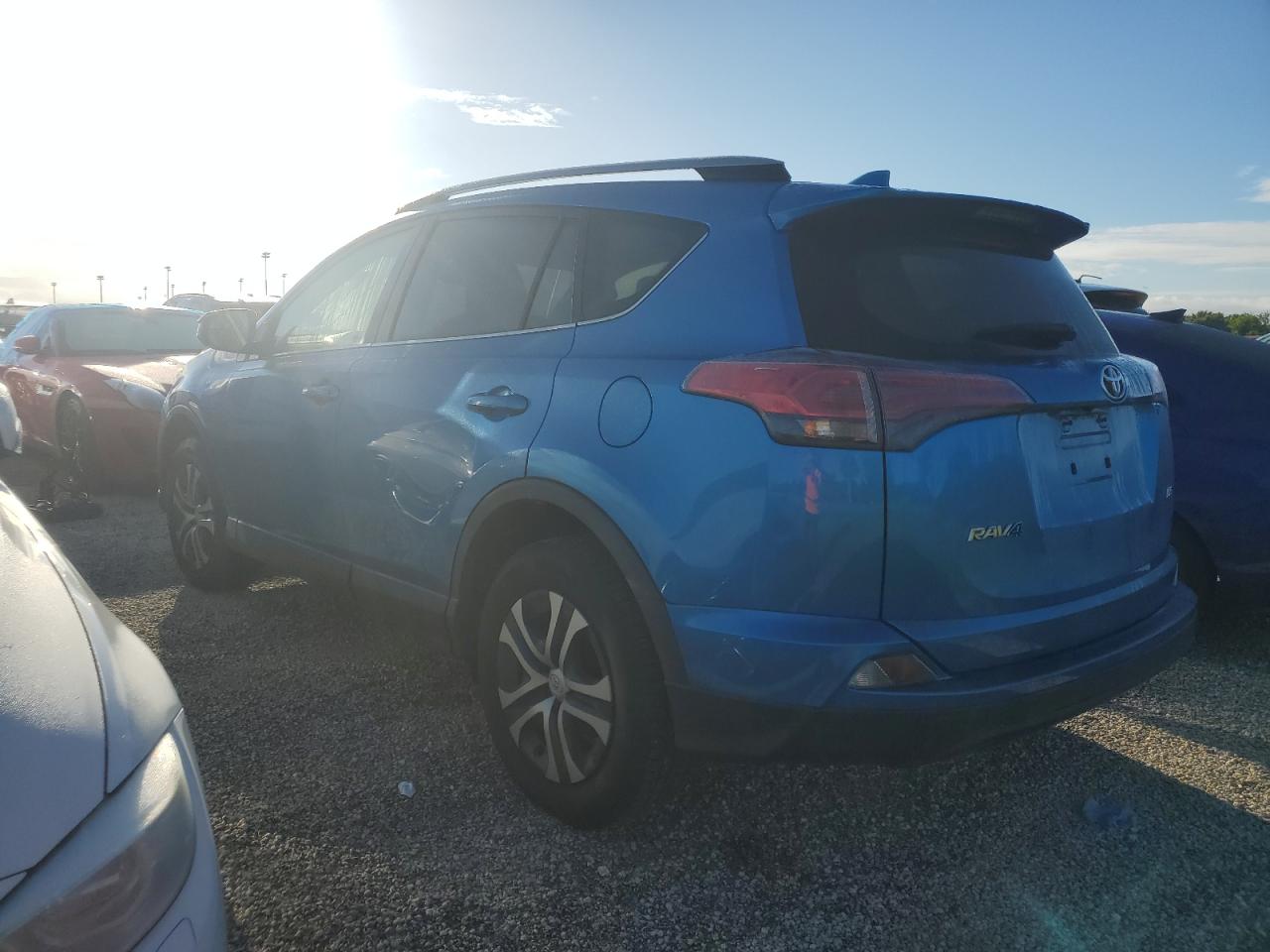 JTMZFREV8HJ715161 2017 TOYOTA RAV 4 - Image 2