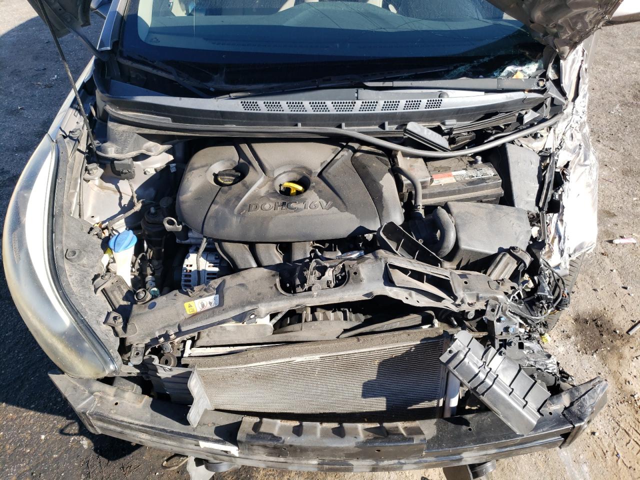 2016 Hyundai Elantra - Image 13
