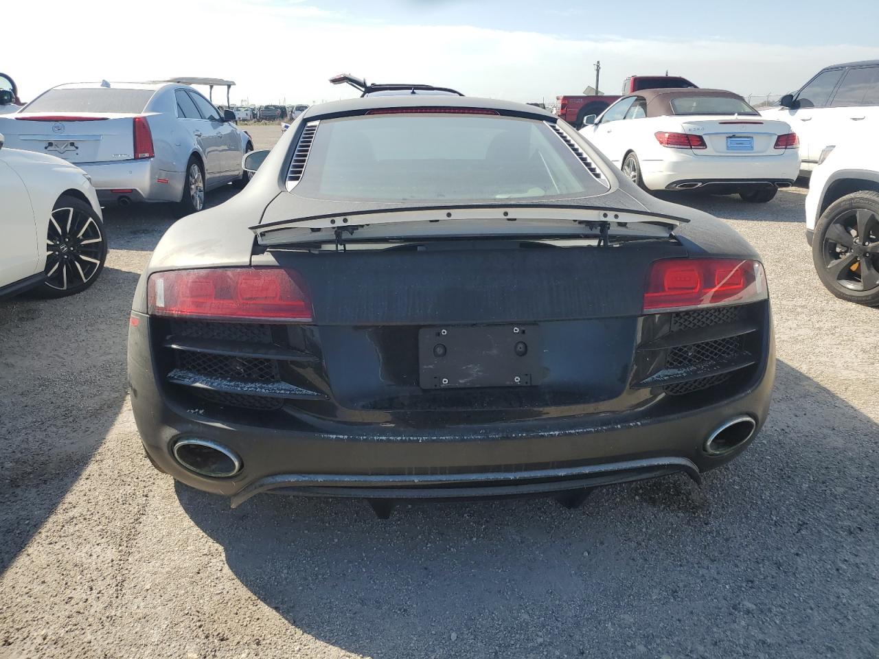 2011 Audi R8 5.2 Quattro VIN: WUAANAFG8BN000143 Lot: 74799504