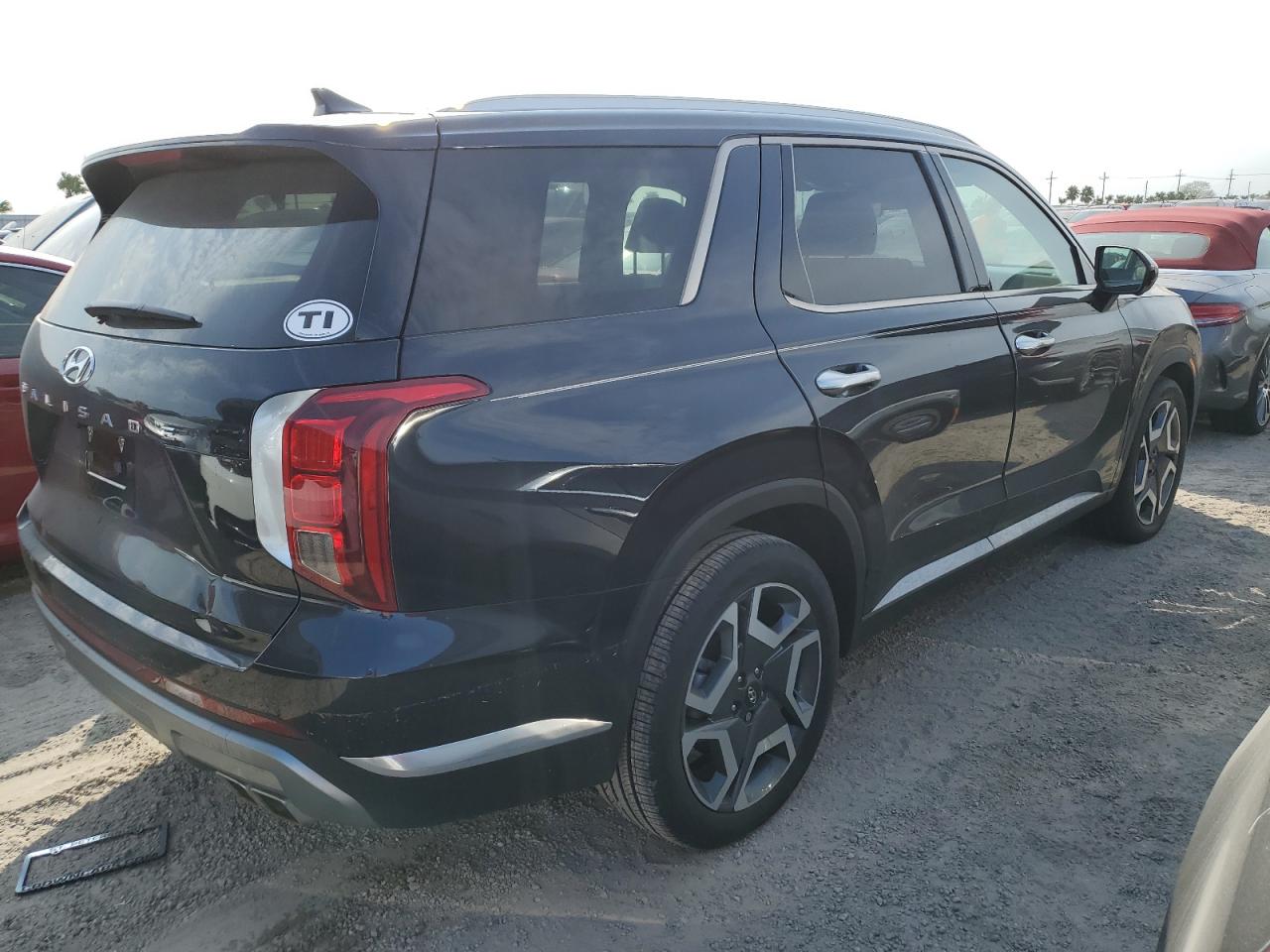 2023 Hyundai Palisade - Image 3