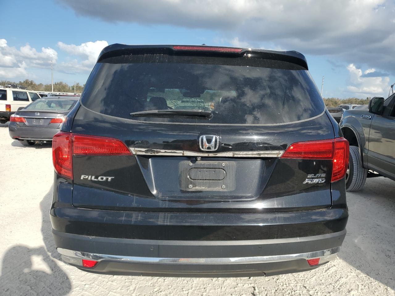 5FNYF6H05HB074214 2017 Honda Pilot Elite