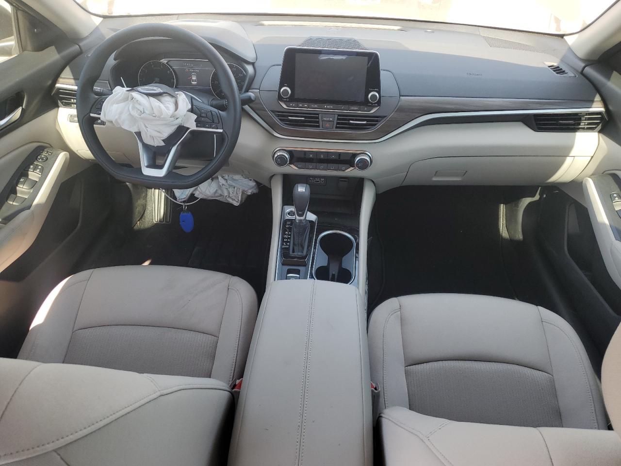 2024 Nissan Altima - Image 8