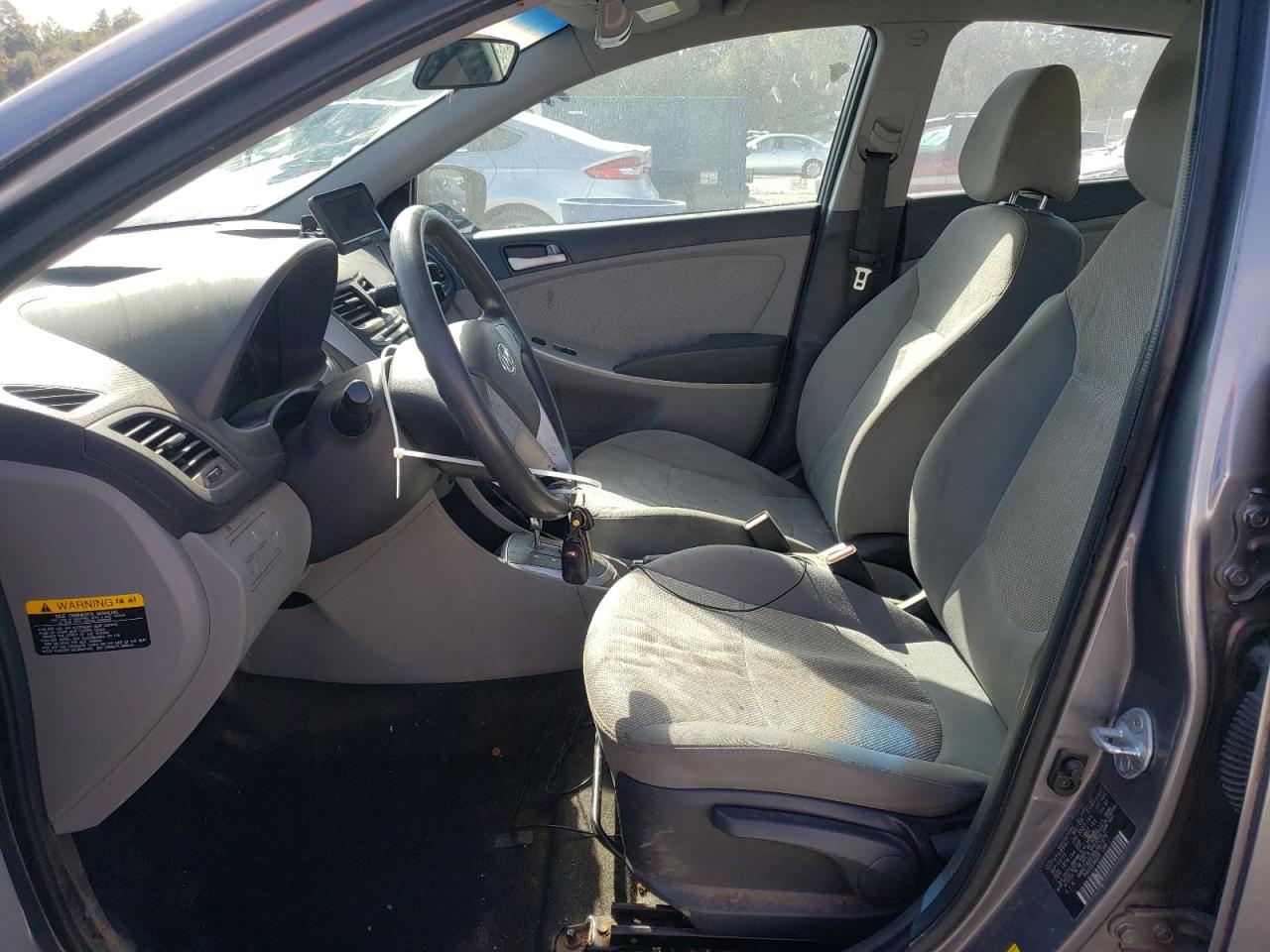 2013 Hyundai Accent - Image 7