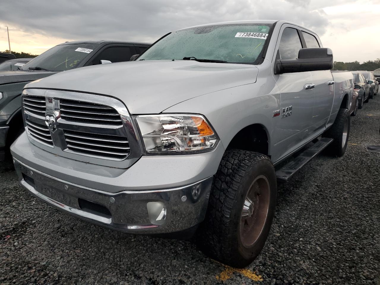 1C6RR6TT7JS266697 2018 Ram 1500 Slt