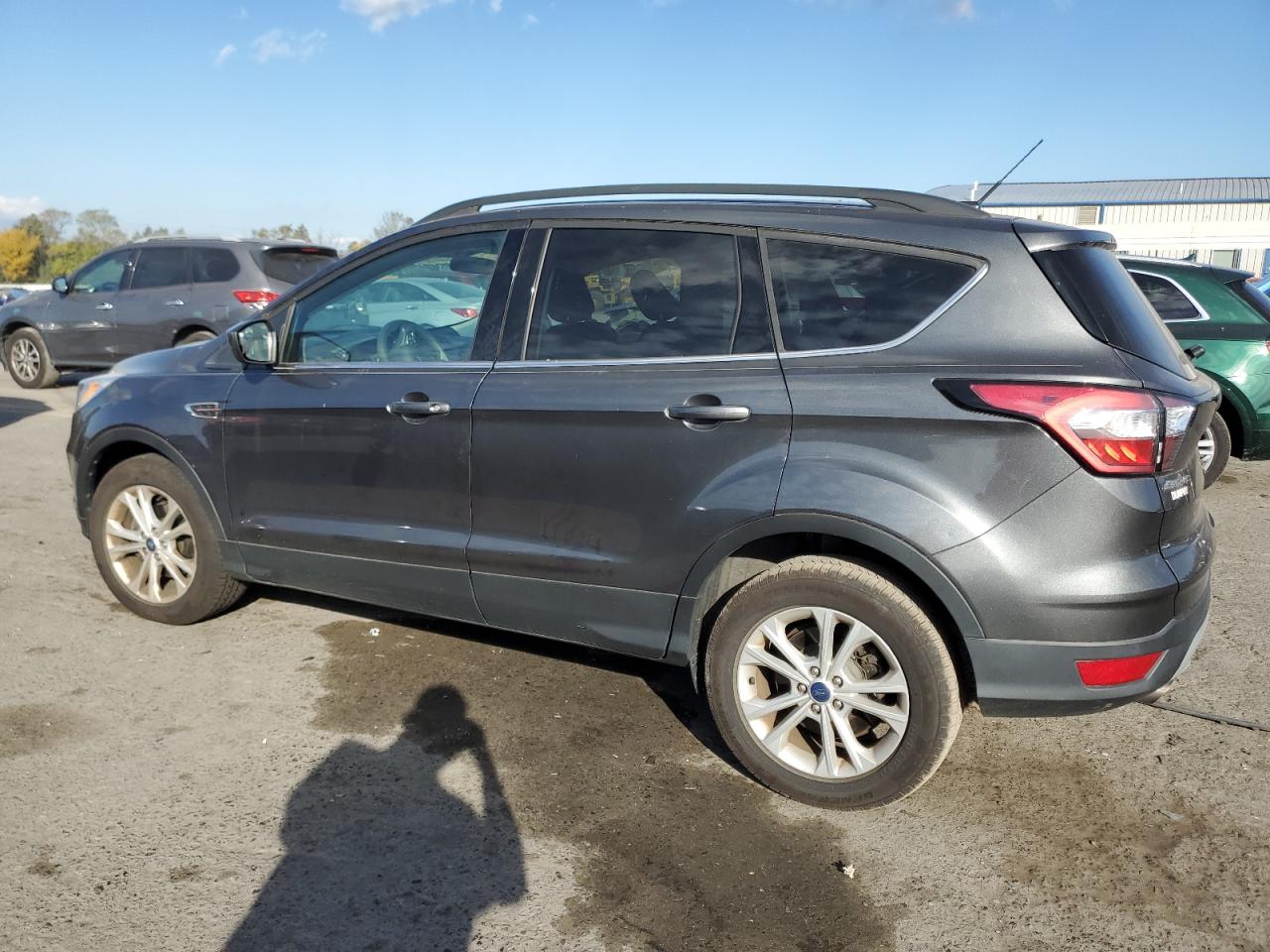 1FMCU0GD0JUB19053 2018 Ford Escape Se