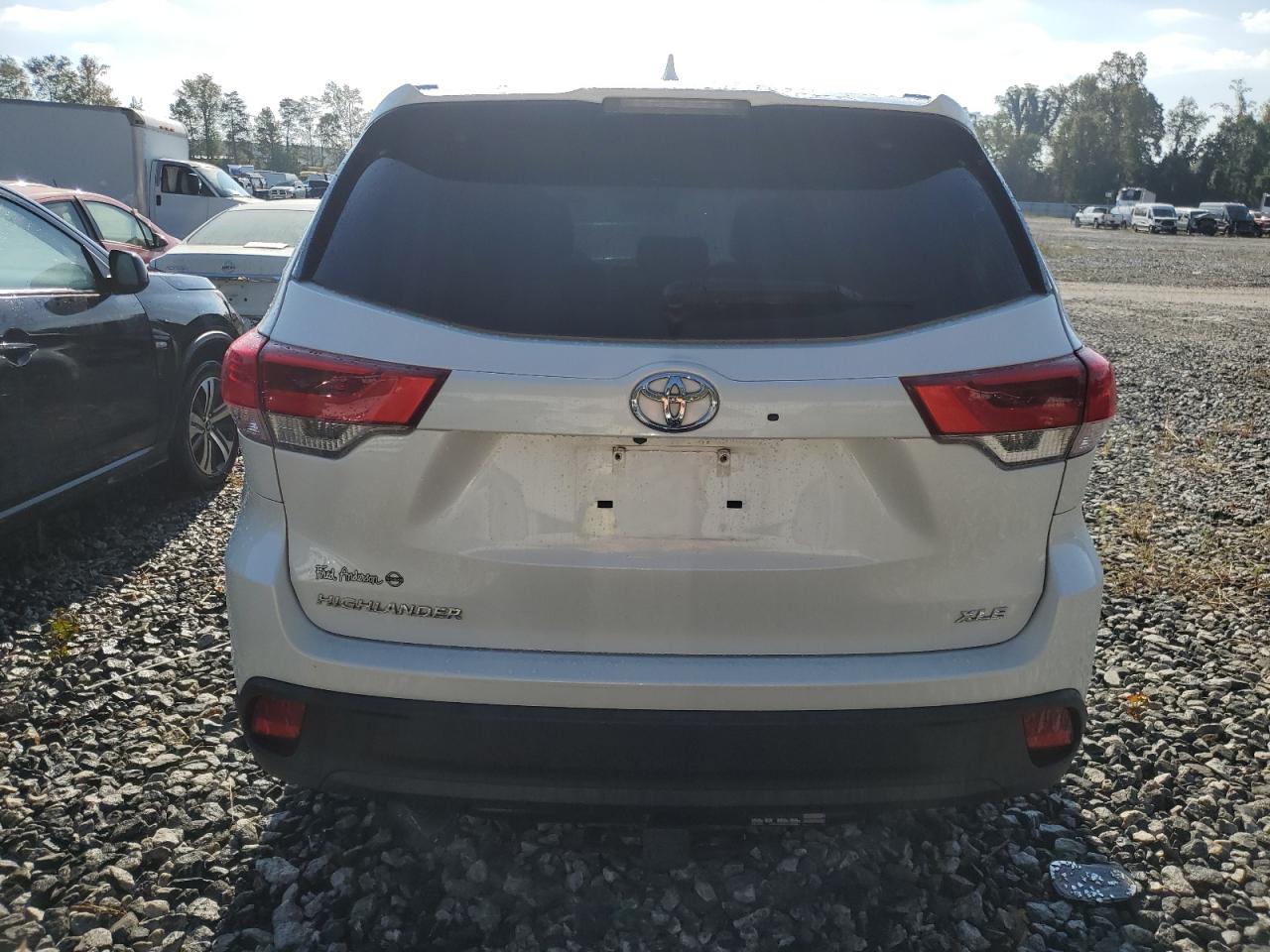 5TDKZRFH5KS574951 2019 Toyota Highlander Se