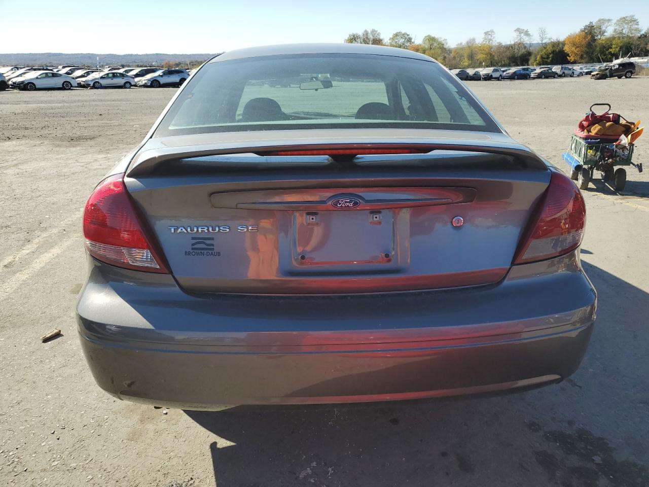 2005 Ford Taurus Se VIN: 1FAFP53285A208215 Lot: 76611584