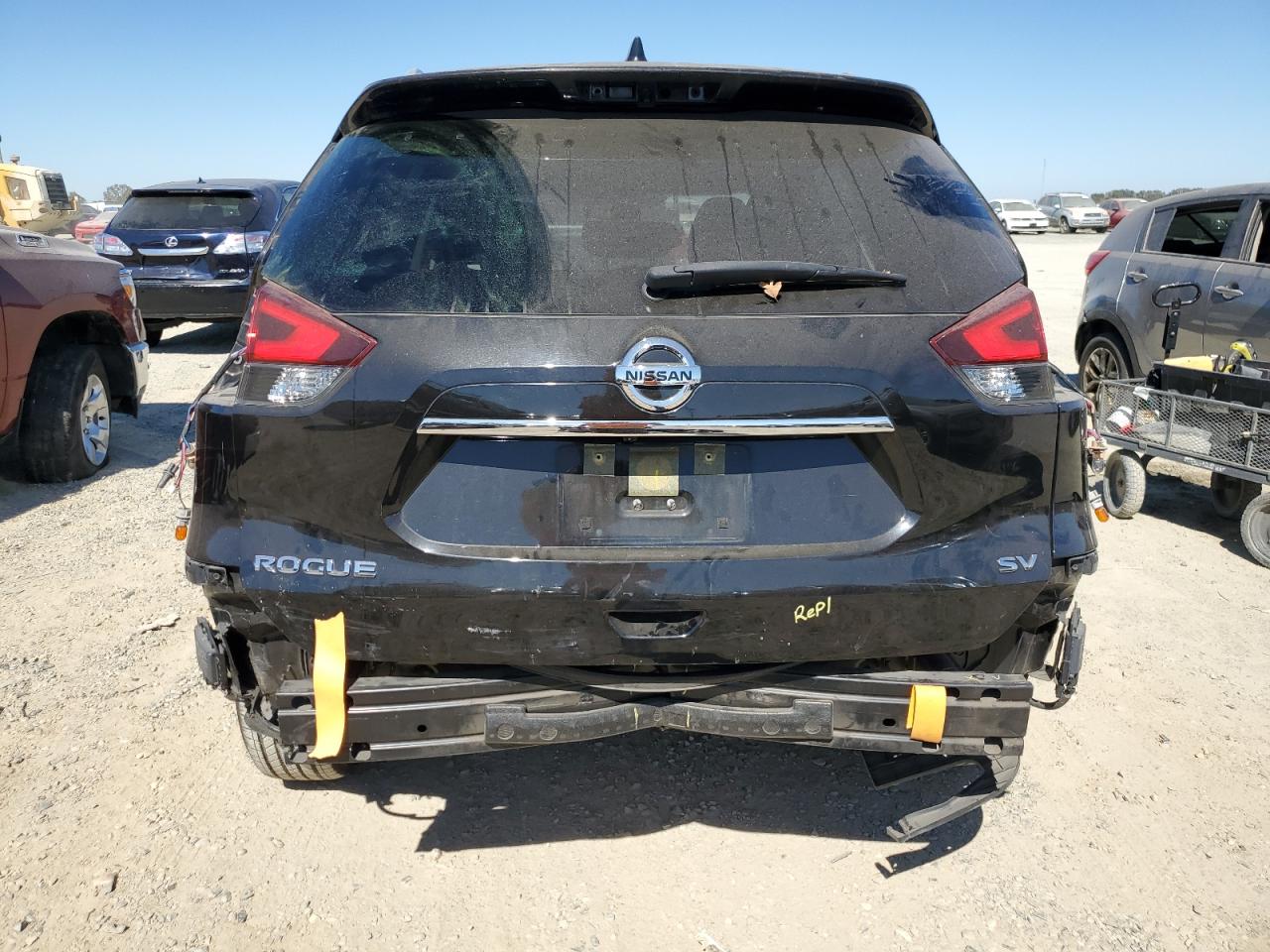 2017 Nissan Rogue S VIN: JN8AT2MT0HW385827 Lot: 74395024