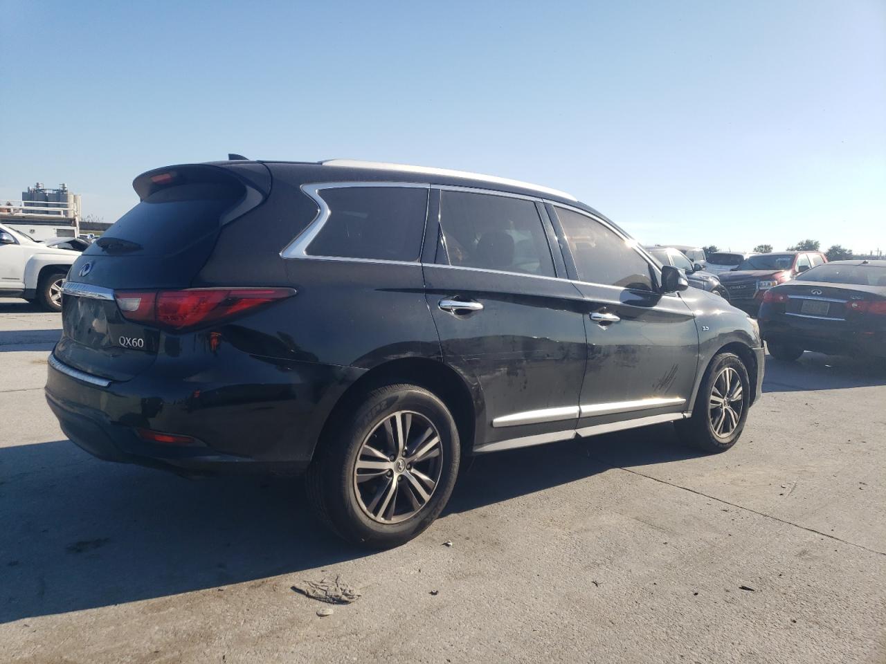 2017 Infiniti QX60 - Image 3