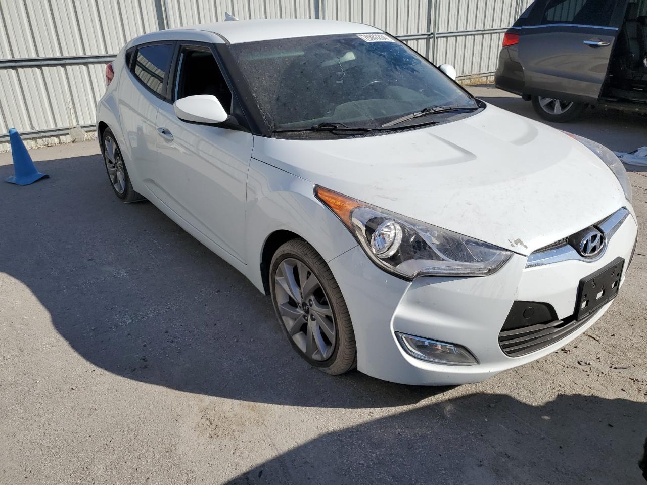 2017 Hyundai Veloster - Image 4