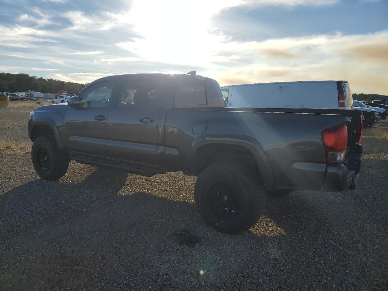 VIN 5TFDZ5BN1HX028227 2017 TOYOTA TACOMA no.2