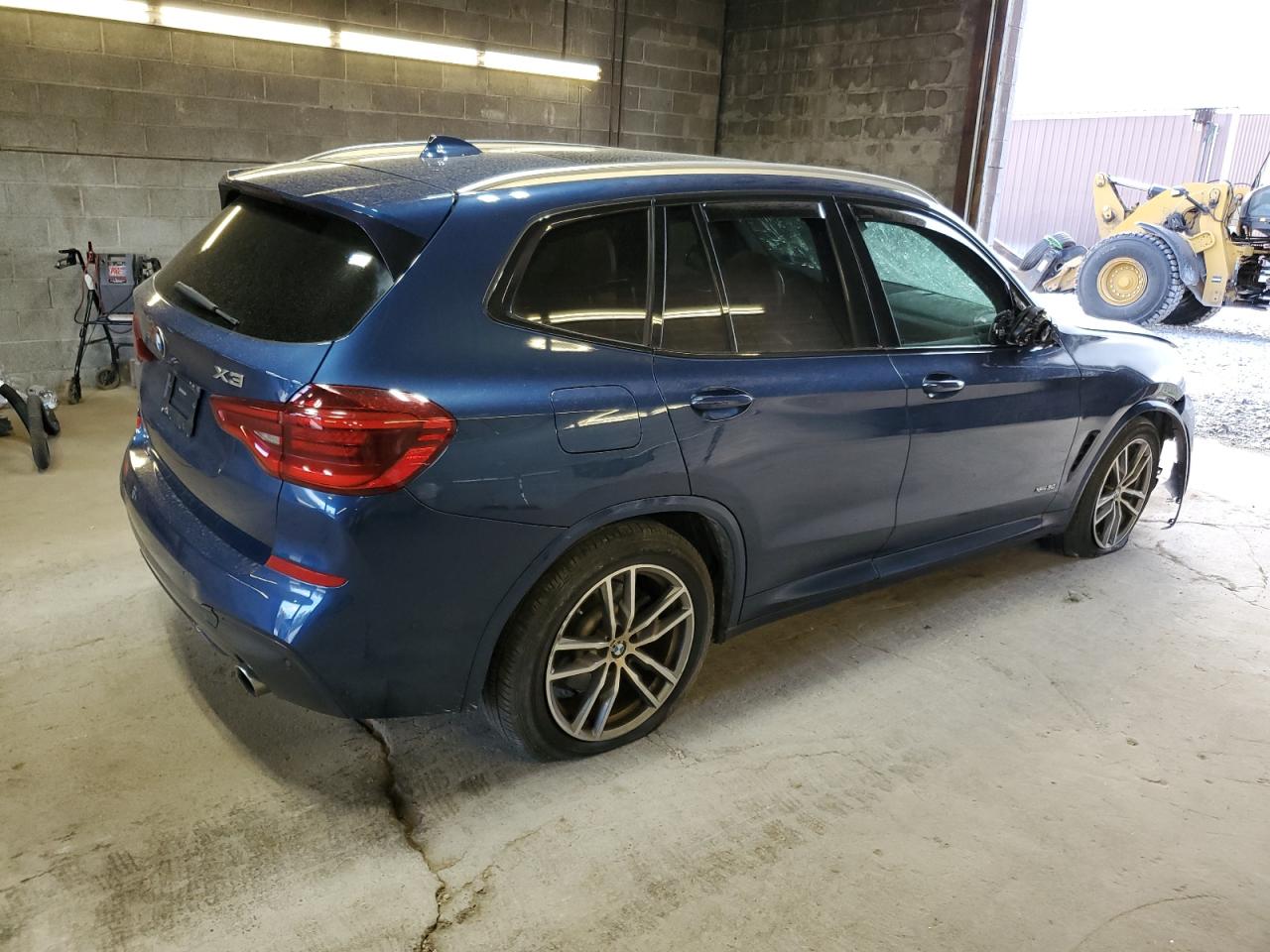 VIN 5UXTR9C55JLC73743 2018 BMW X3 no.3