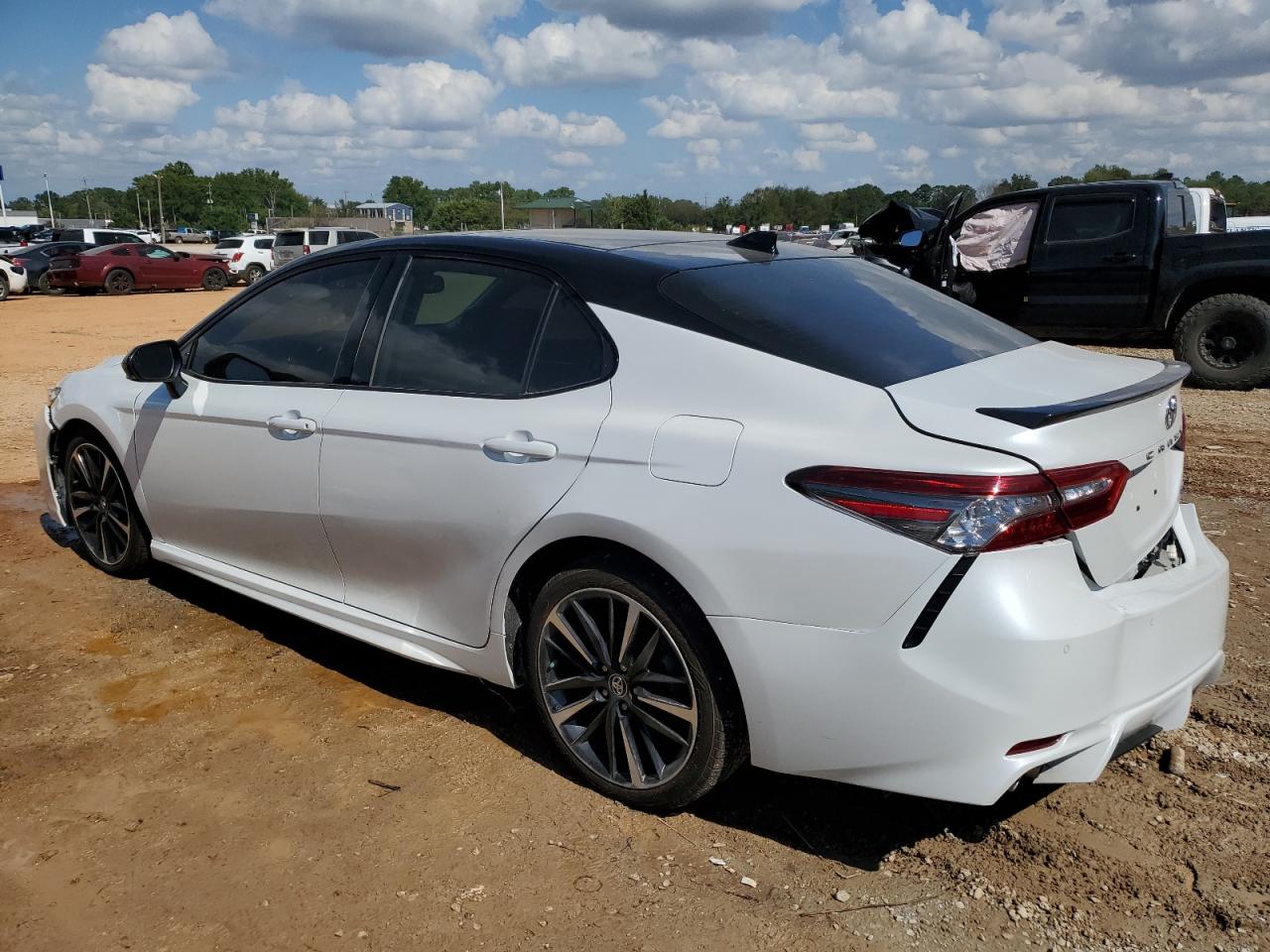 4T1BZ1HK3KU033009 2019 TOYOTA CAMRY - Image 2