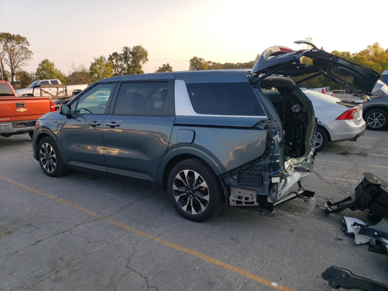 2024 Kia Carnival - Image 2
