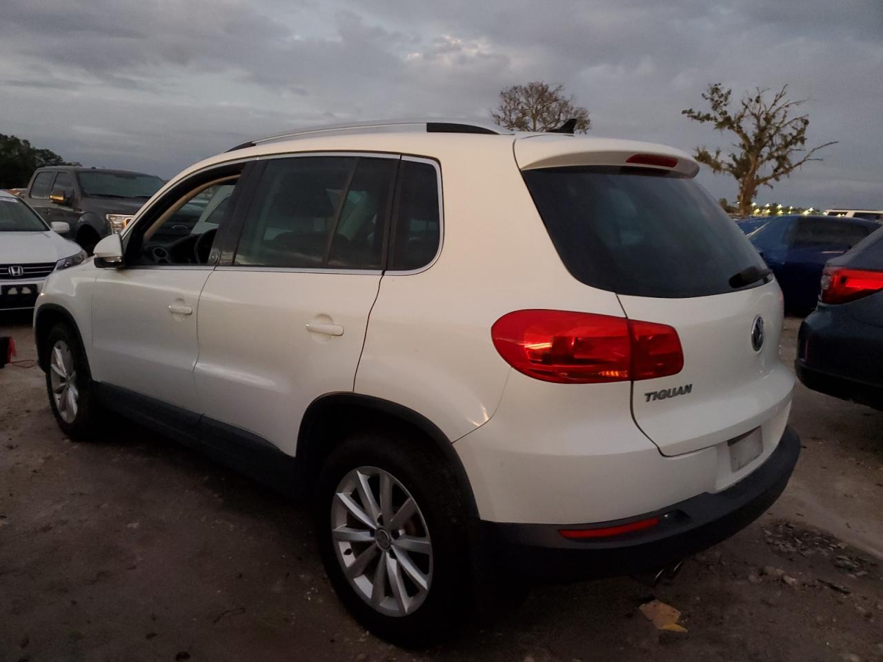 WVGSV7AX7HK019512 2017 VOLKSWAGEN TIGUAN - Image 2