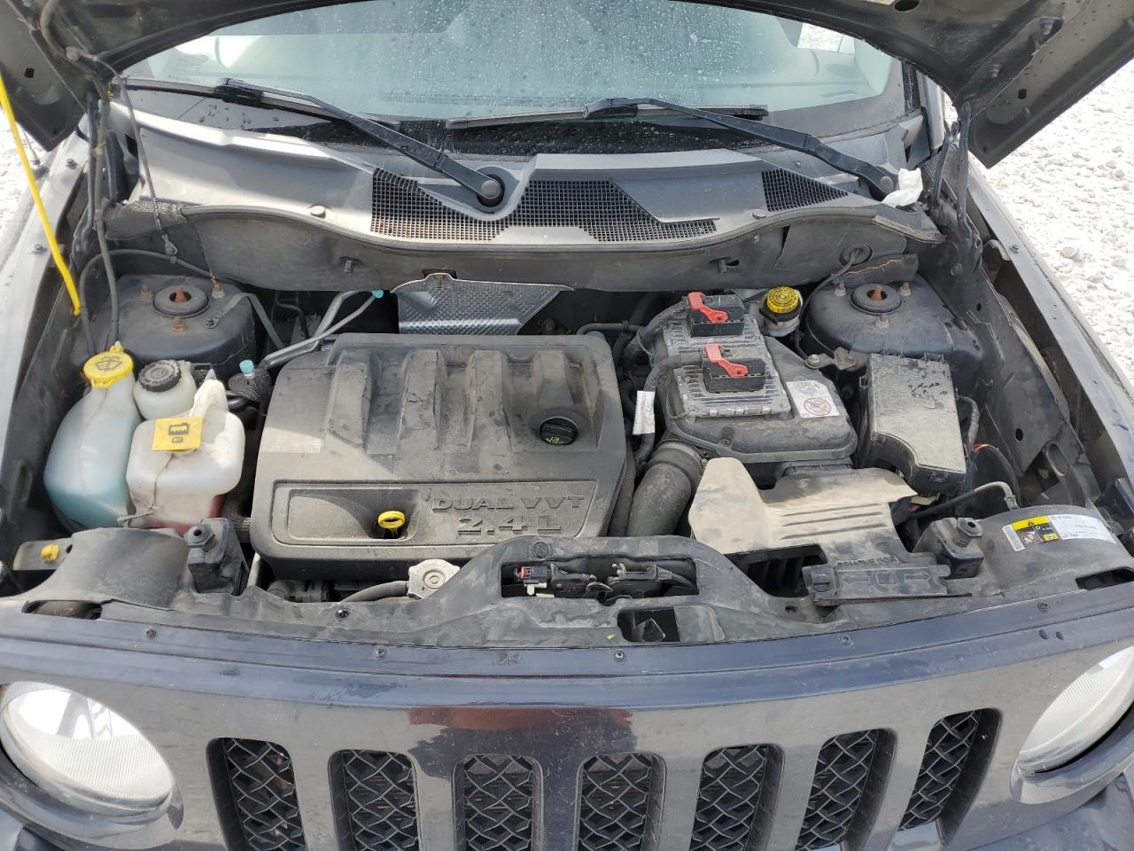 2014 Jeep Liberty (Patriot) - Image 12