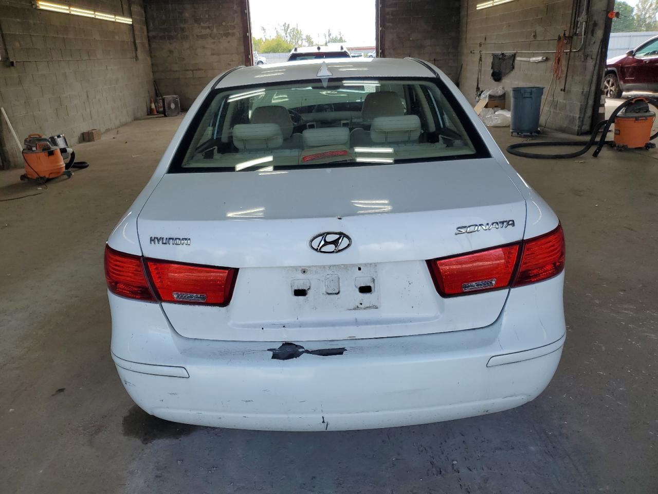 2010 Hyundai Sonata - Image 6