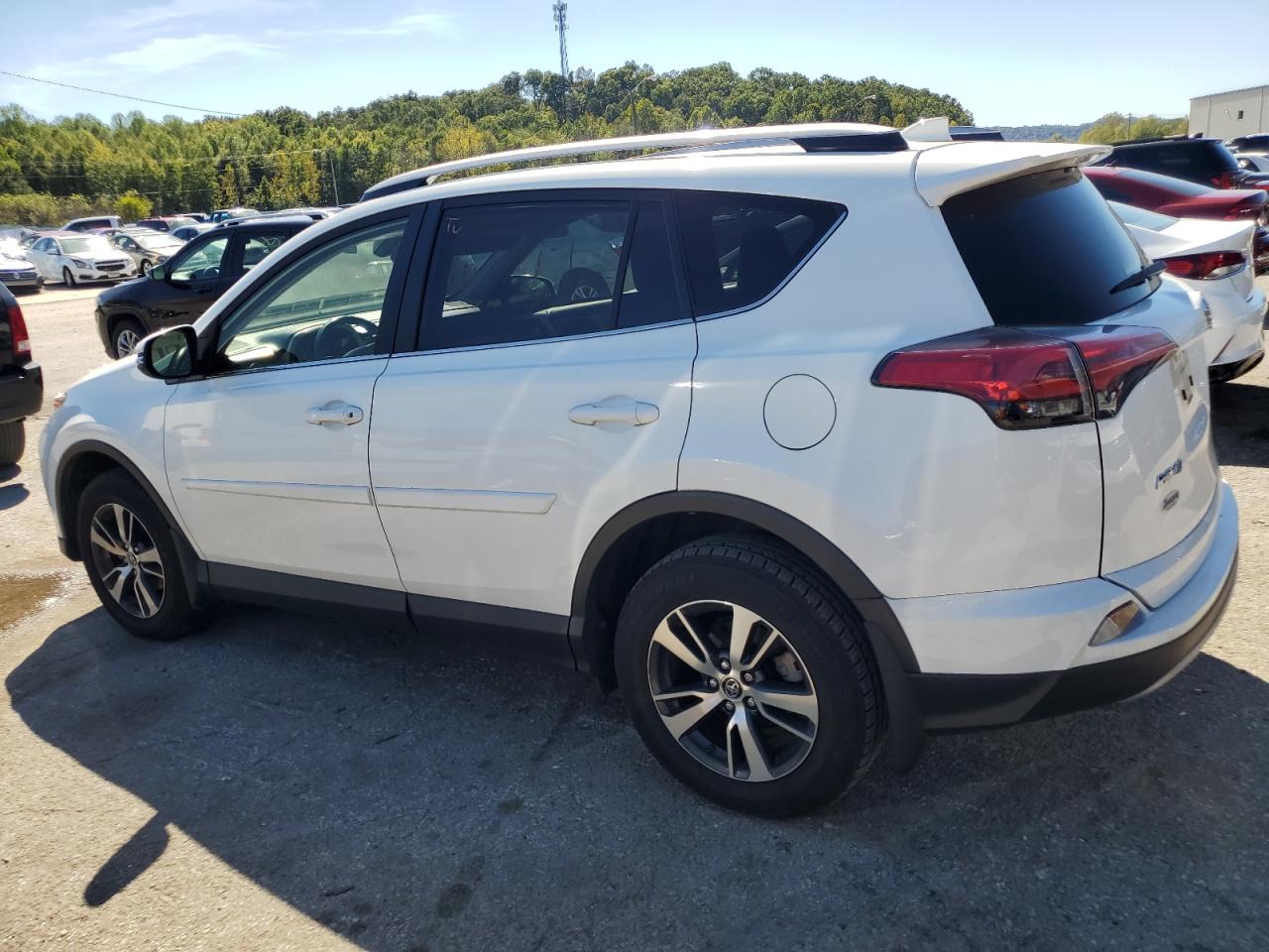 VIN JTMRFREV5HJ712346 2017 TOYOTA RAV4 no.2