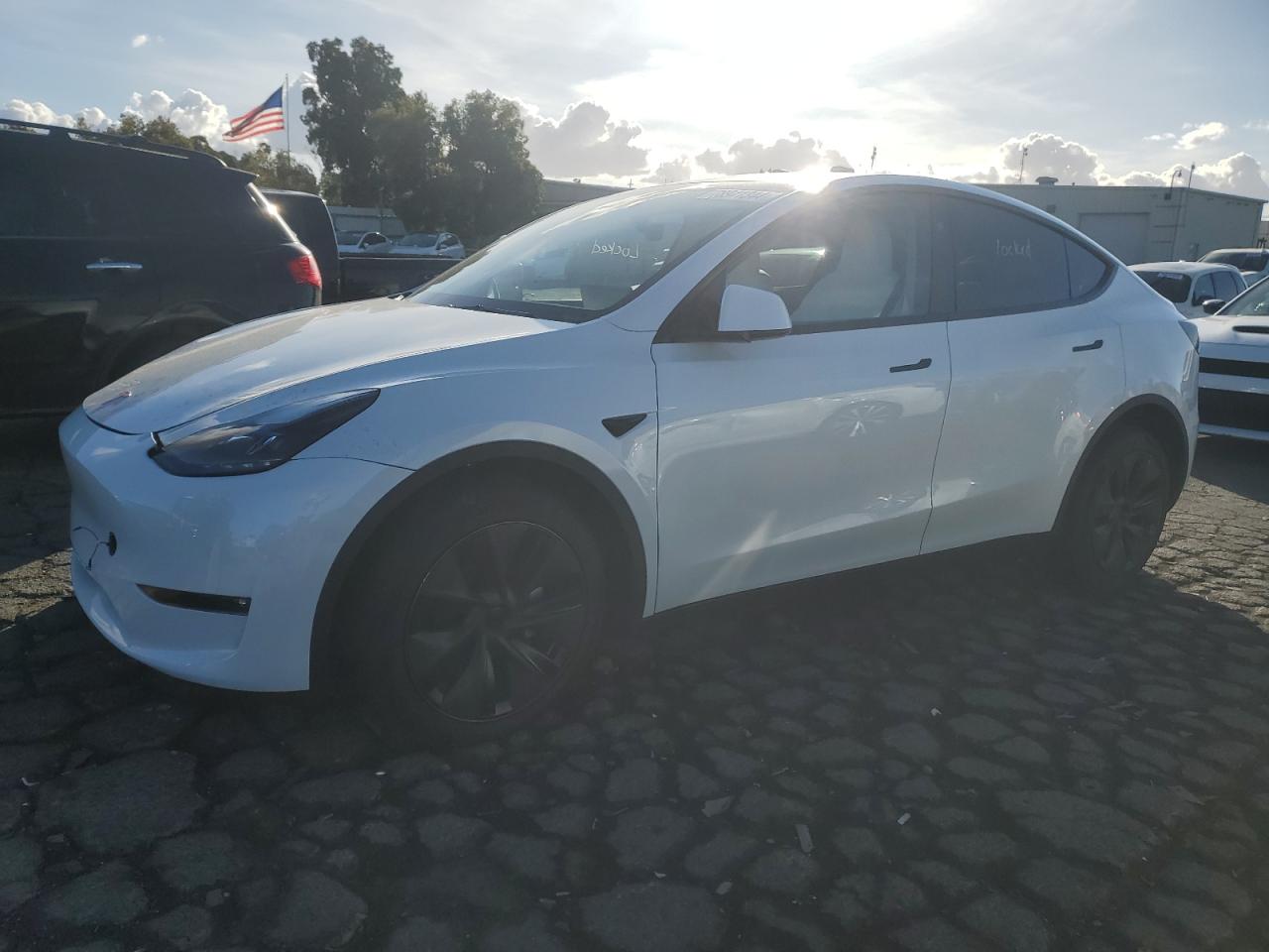 VIN 7SAYGAEE4RF123357 2024 TESLA MODEL Y no.1