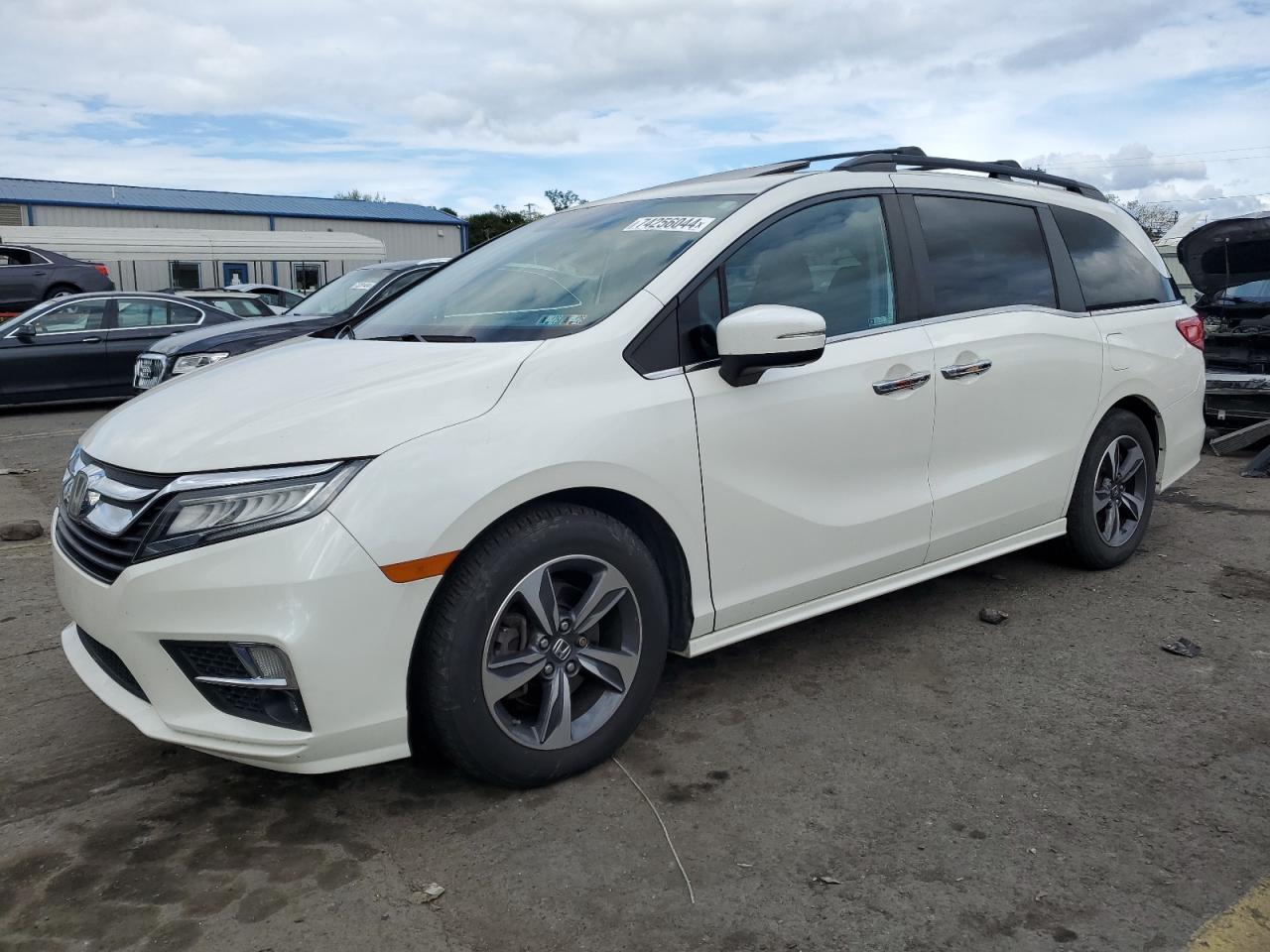 5FNRL6H87JB057536 2018 Honda Odyssey Touring