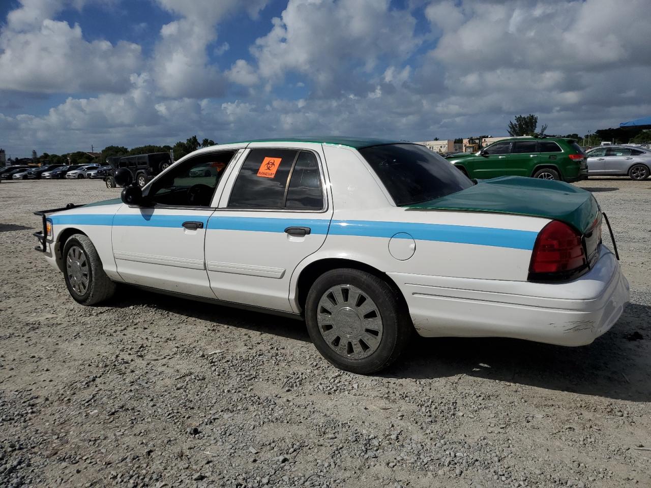 2011 Ford Crown Victoria - Image 2