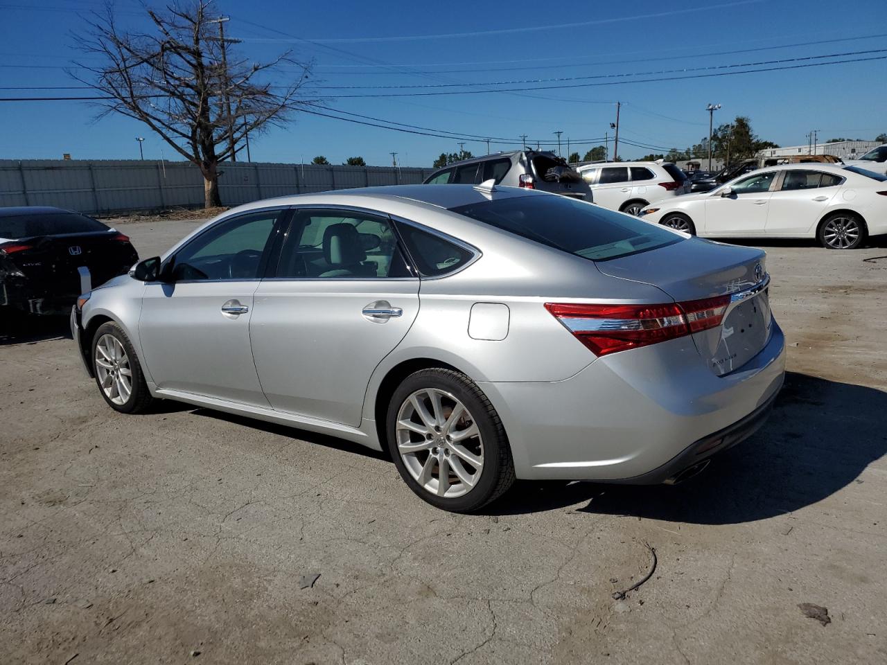 2013 Toyota Avalon - Image 2