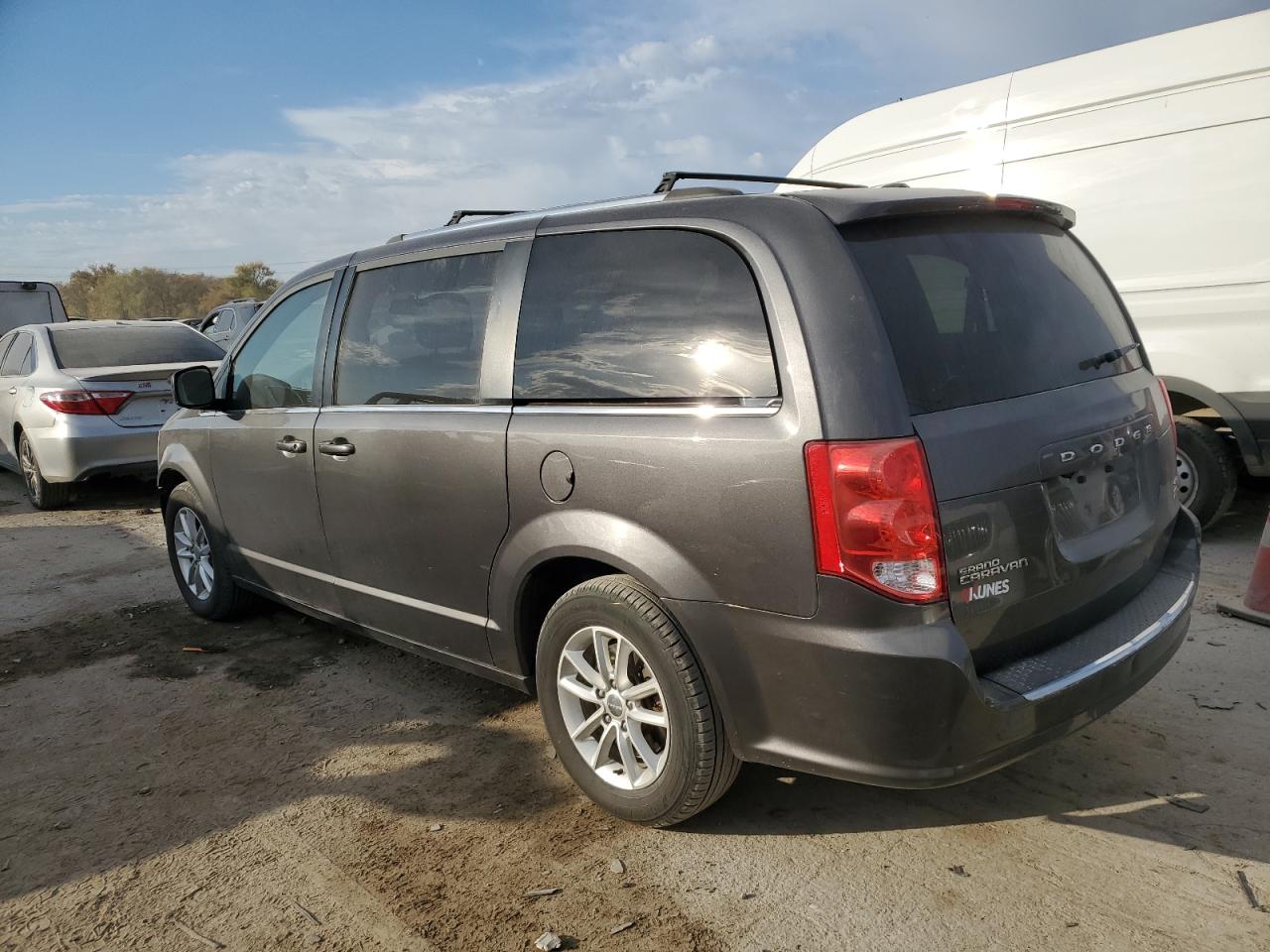2018 Dodge Caravan - Image 2