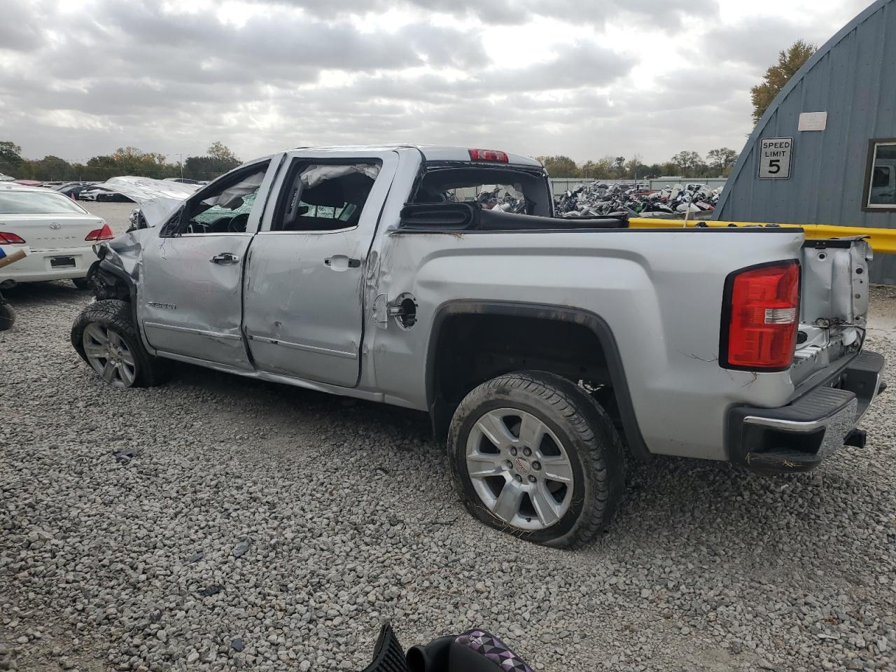 2015 GMC Sierra - Image 2