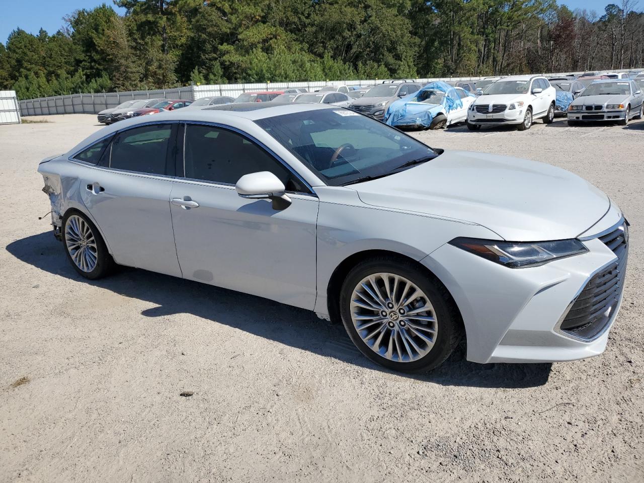 2022 Toyota Avalon - Image 4