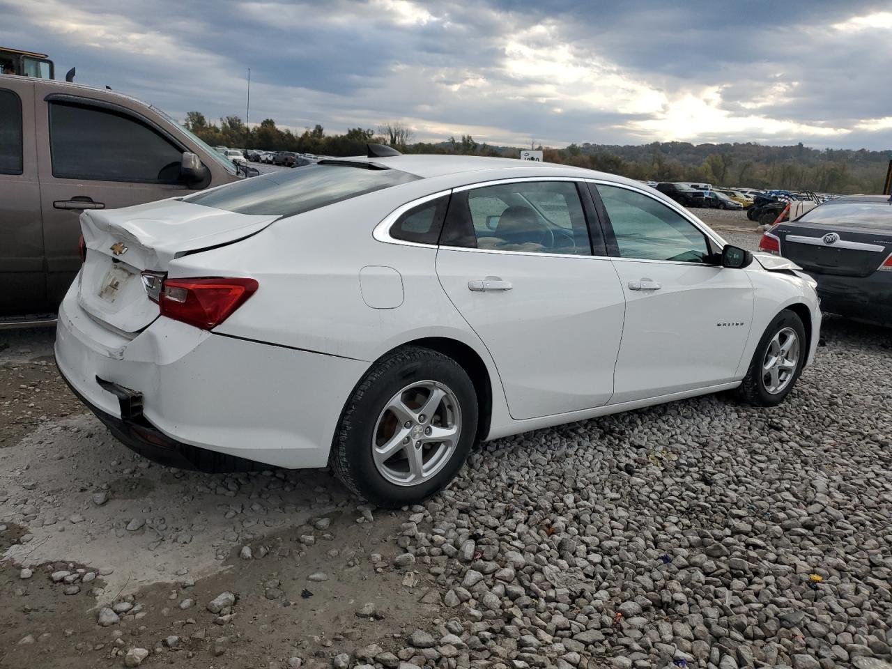 VIN 1G1ZB5ST3HF143709 2017 CHEVROLET MALIBU no.3