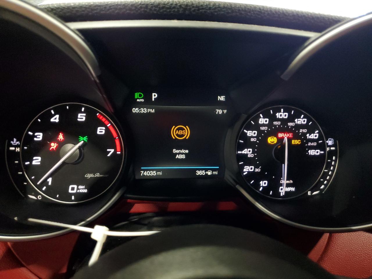 2018 Alfa Romeo Giulia - Image 9