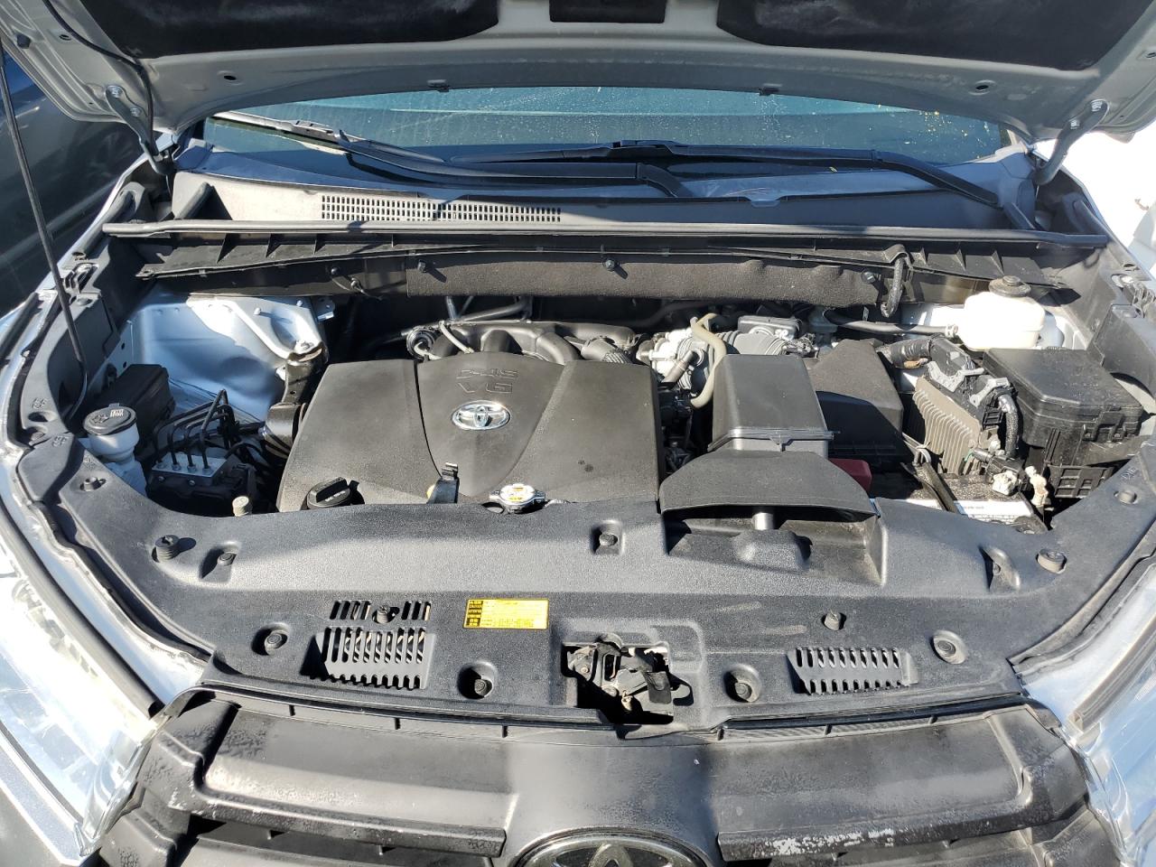 2019 Toyota Highlander - Image 12