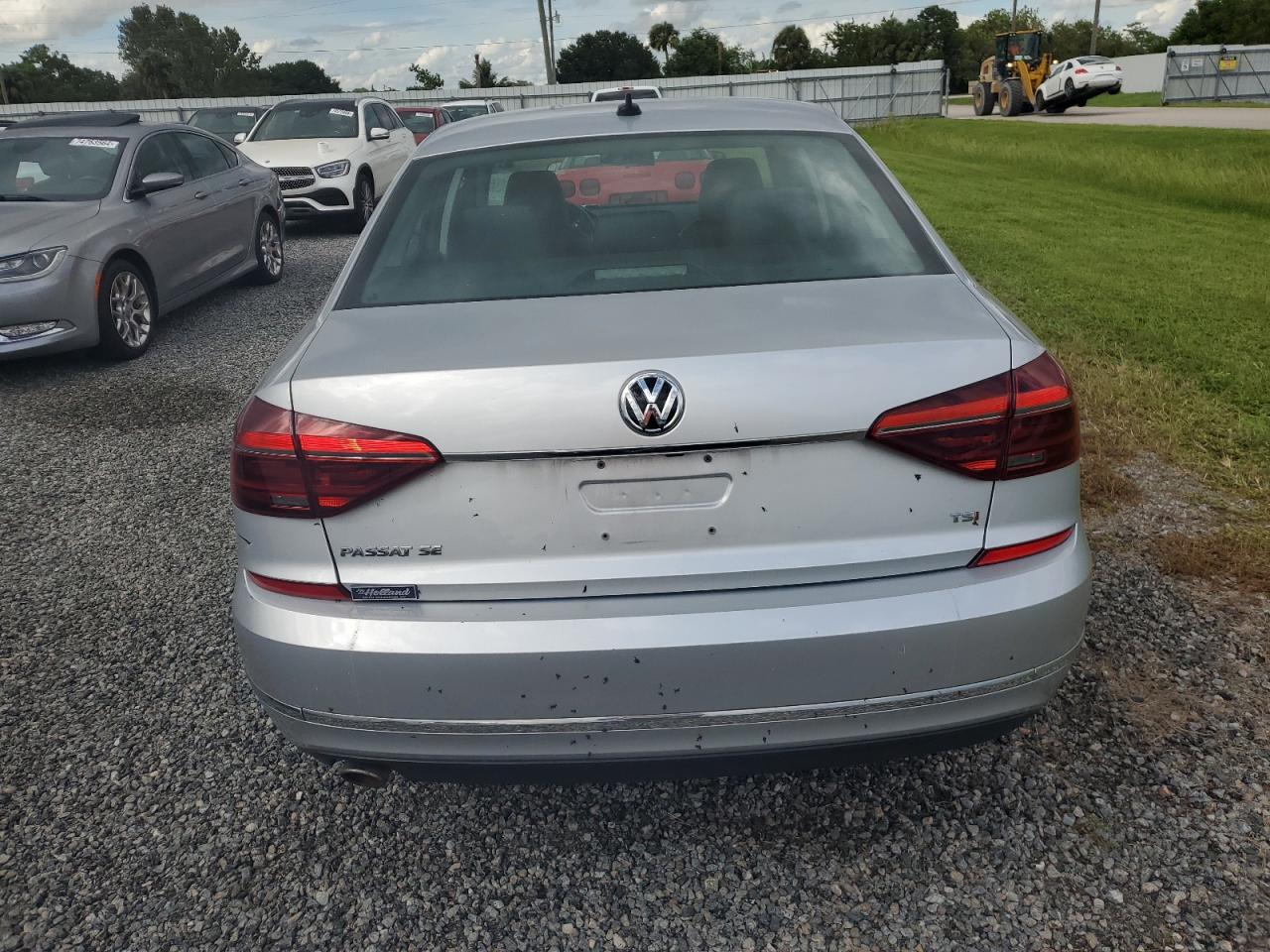 1VWBA7A39JC029596 2018 Volkswagen Passat Se