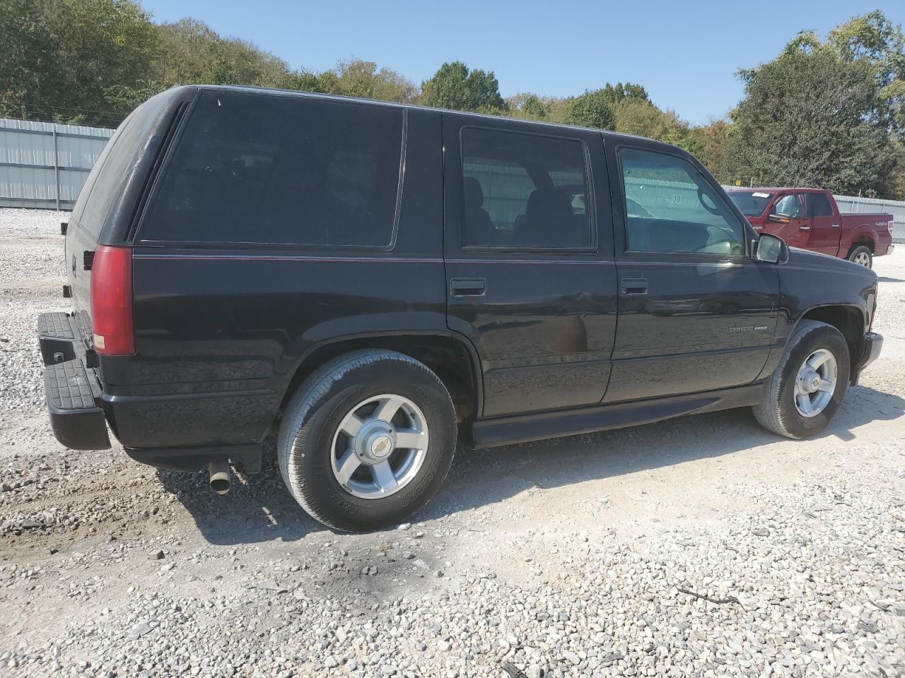 2000 Chevrolet Tahoe C1500 VIN: 1GNEC13R7YR230243 Lot: 76258814