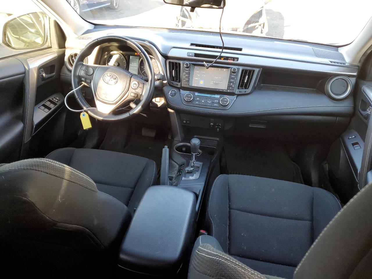 2017 Toyota RAV 4 - Image 8