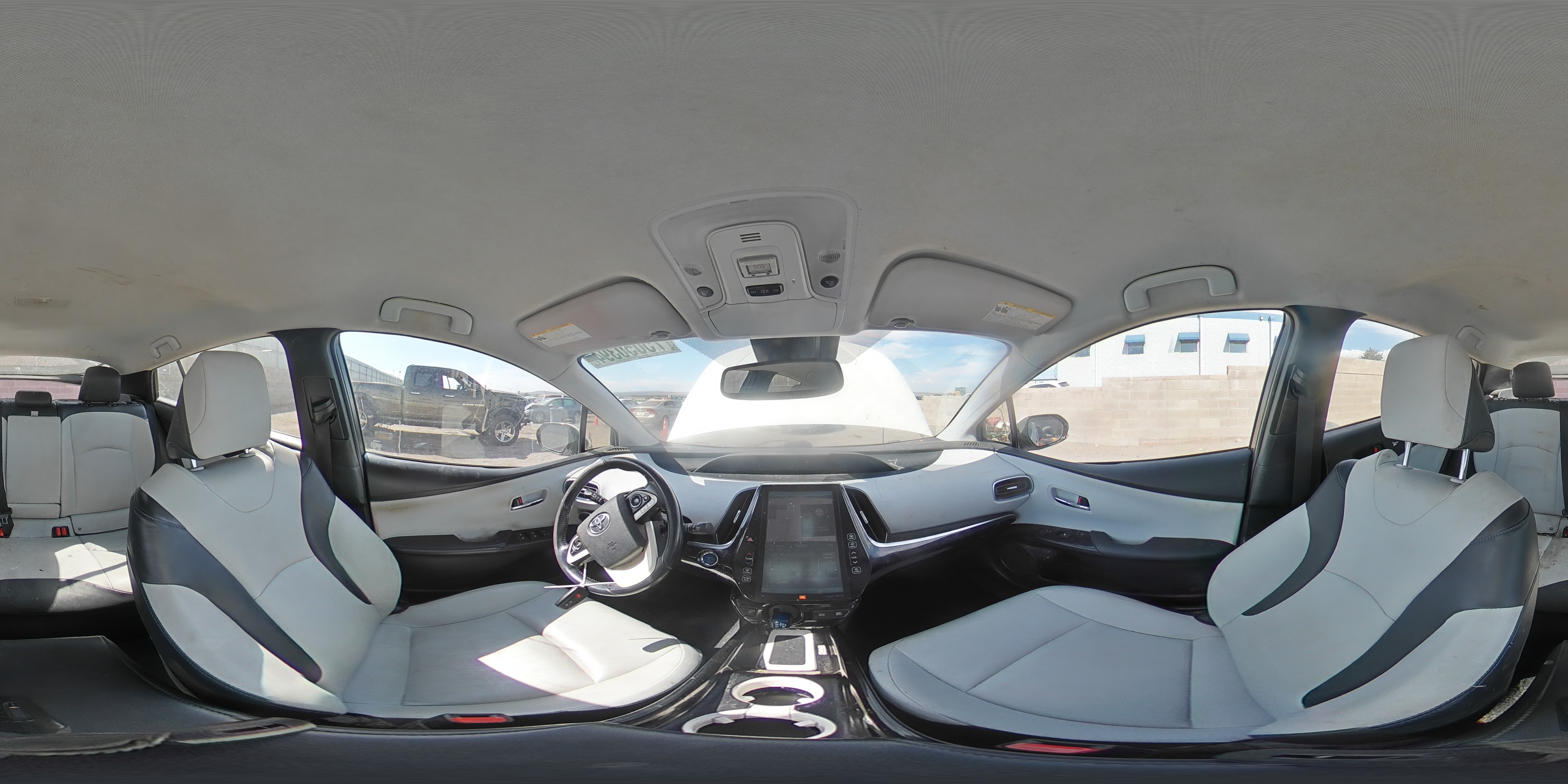 2018 Toyota Prius - Image 12
