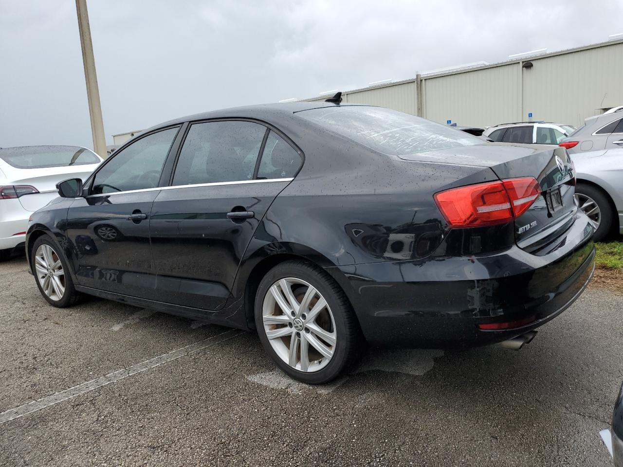 2015 Volkswagen Jetta - Image 2
