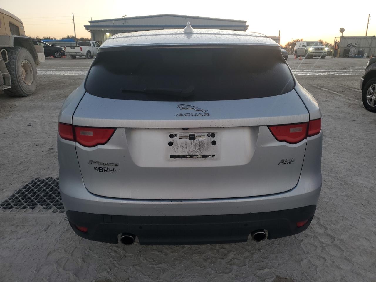 SADCJ2BV6HA075925 2017 Jaguar F-Pace Premium