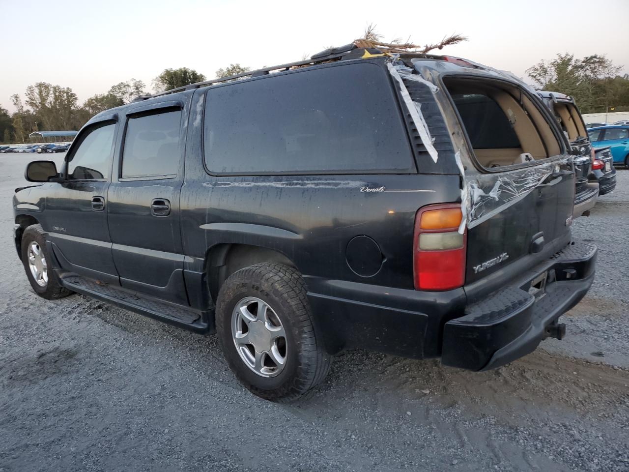 2003 GMC Yukon - Image 2