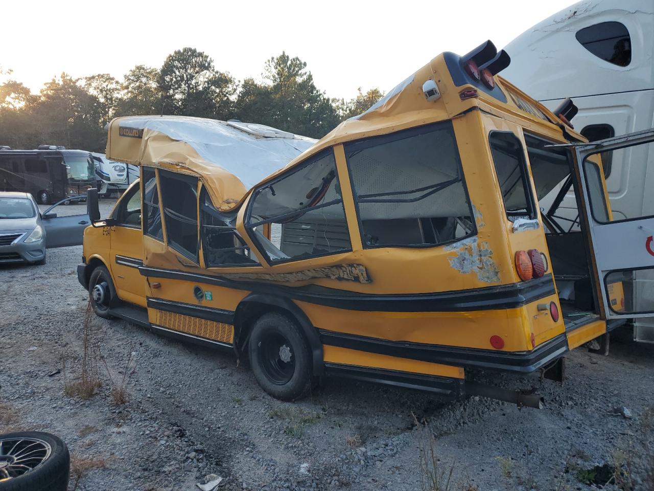 2007 Chevrolet Express - Image 3
