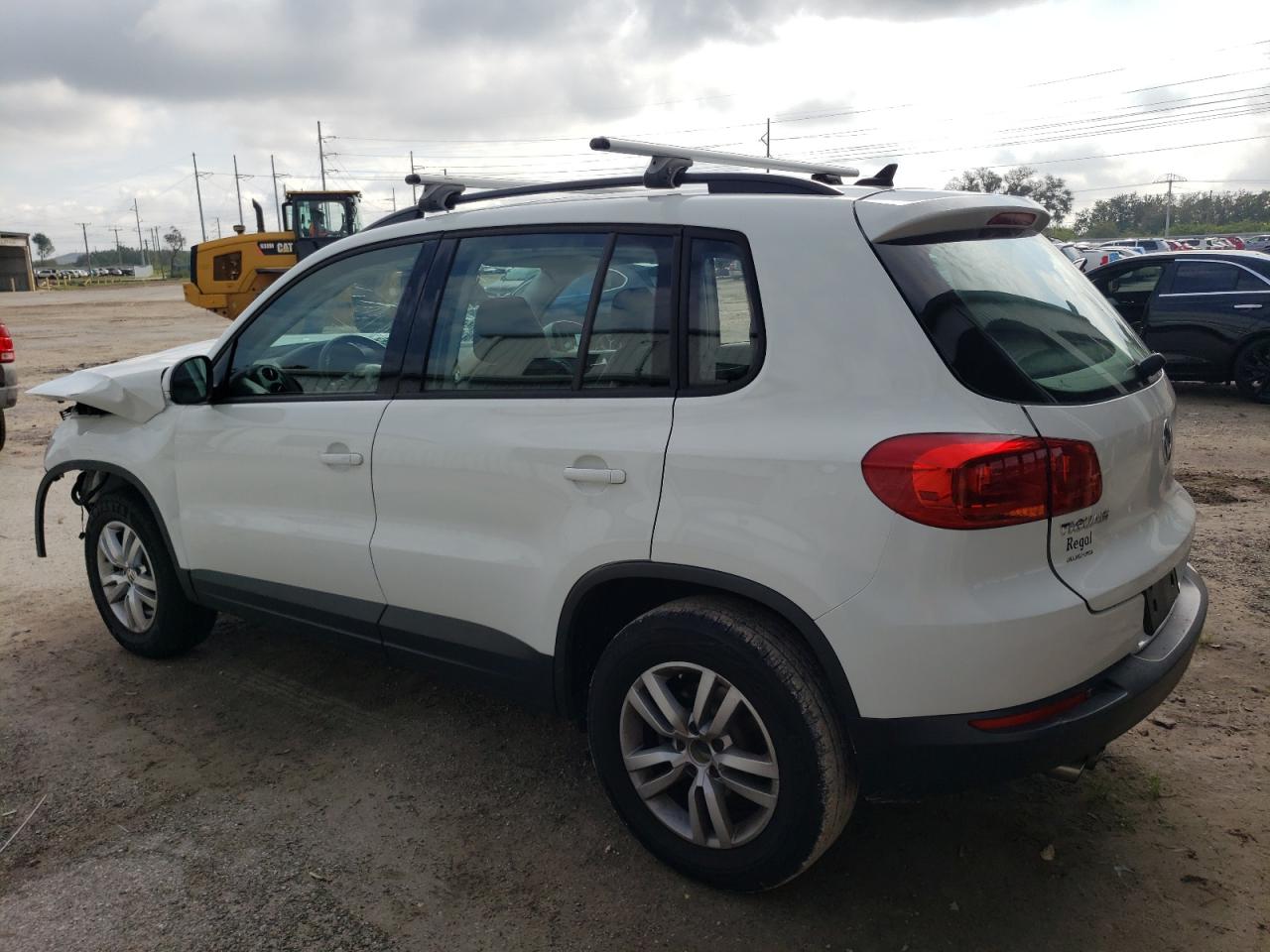 2017 Volkswagen Tiguan - Image 2