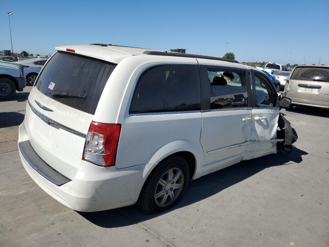 2012 Chrysler Town & Country - Image 3