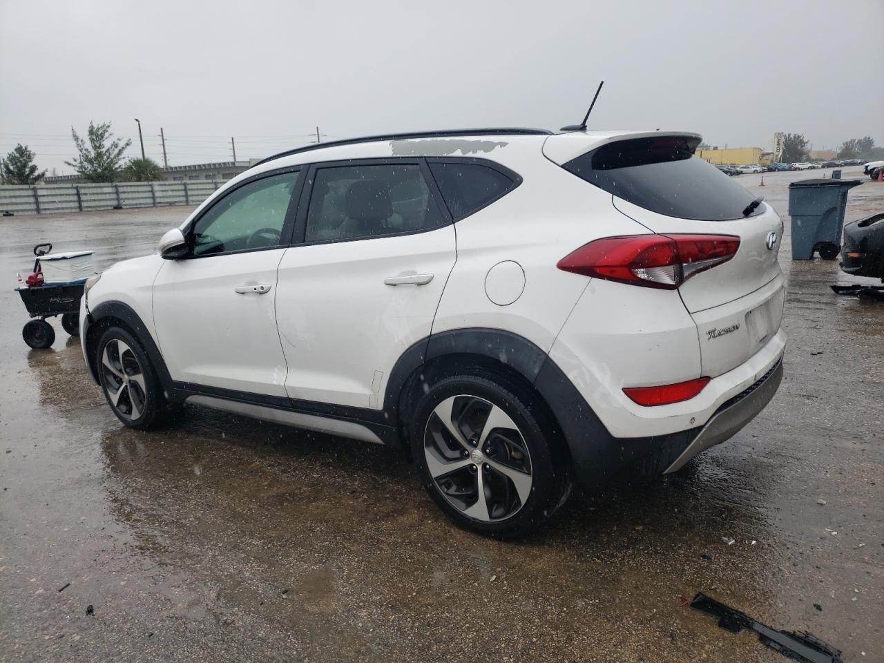 KM8J33A27HU560014 2017 HYUNDAI TUCSON - Image 2