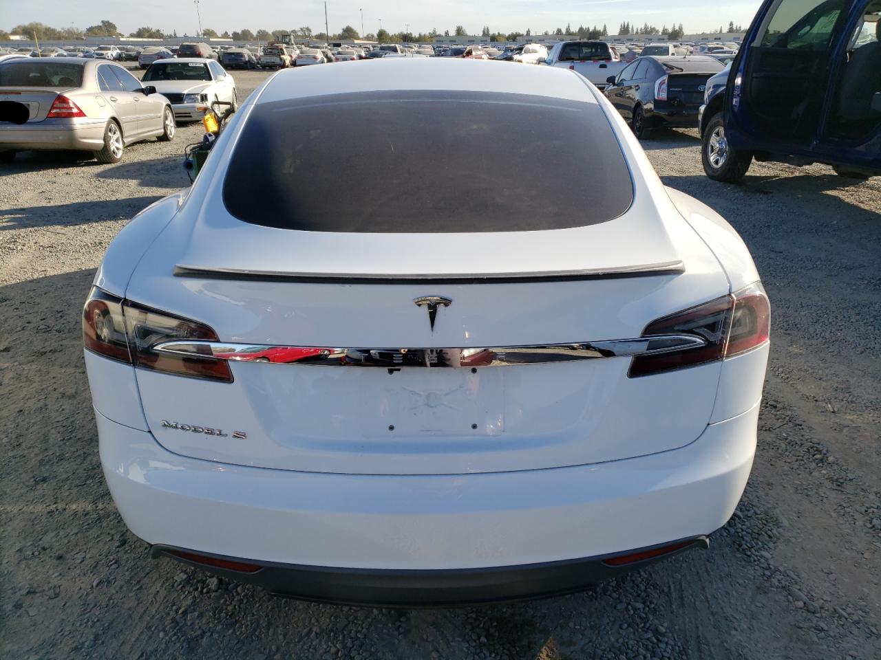 2013 Tesla Model S VIN: 5YJSA1DN0DFP05907 Lot: 76792474