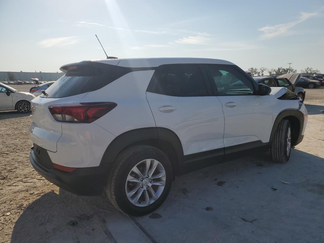 2023 Chevrolet TrailBlazer - Image 3