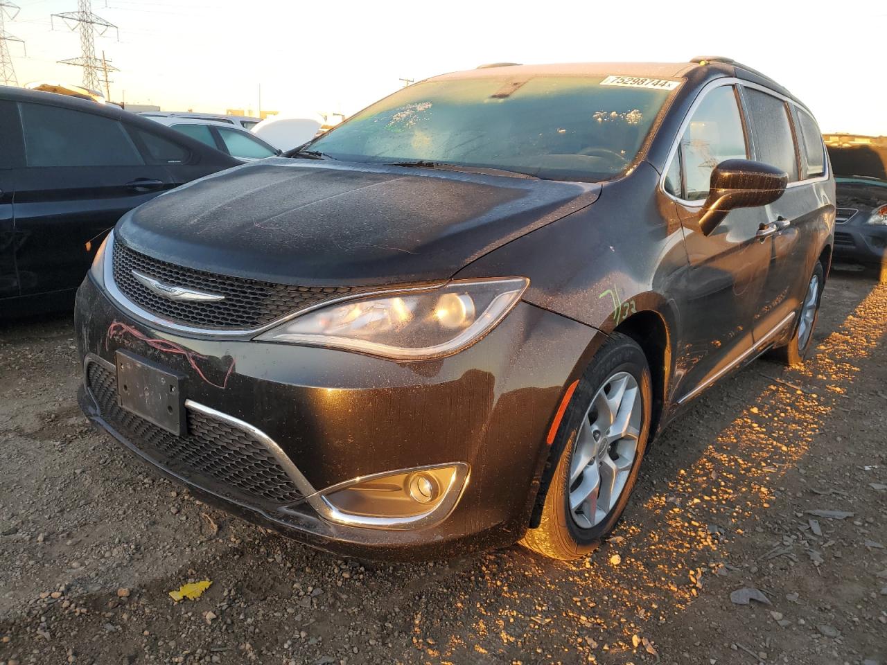 2017 Chrysler Pacifica - Image 1