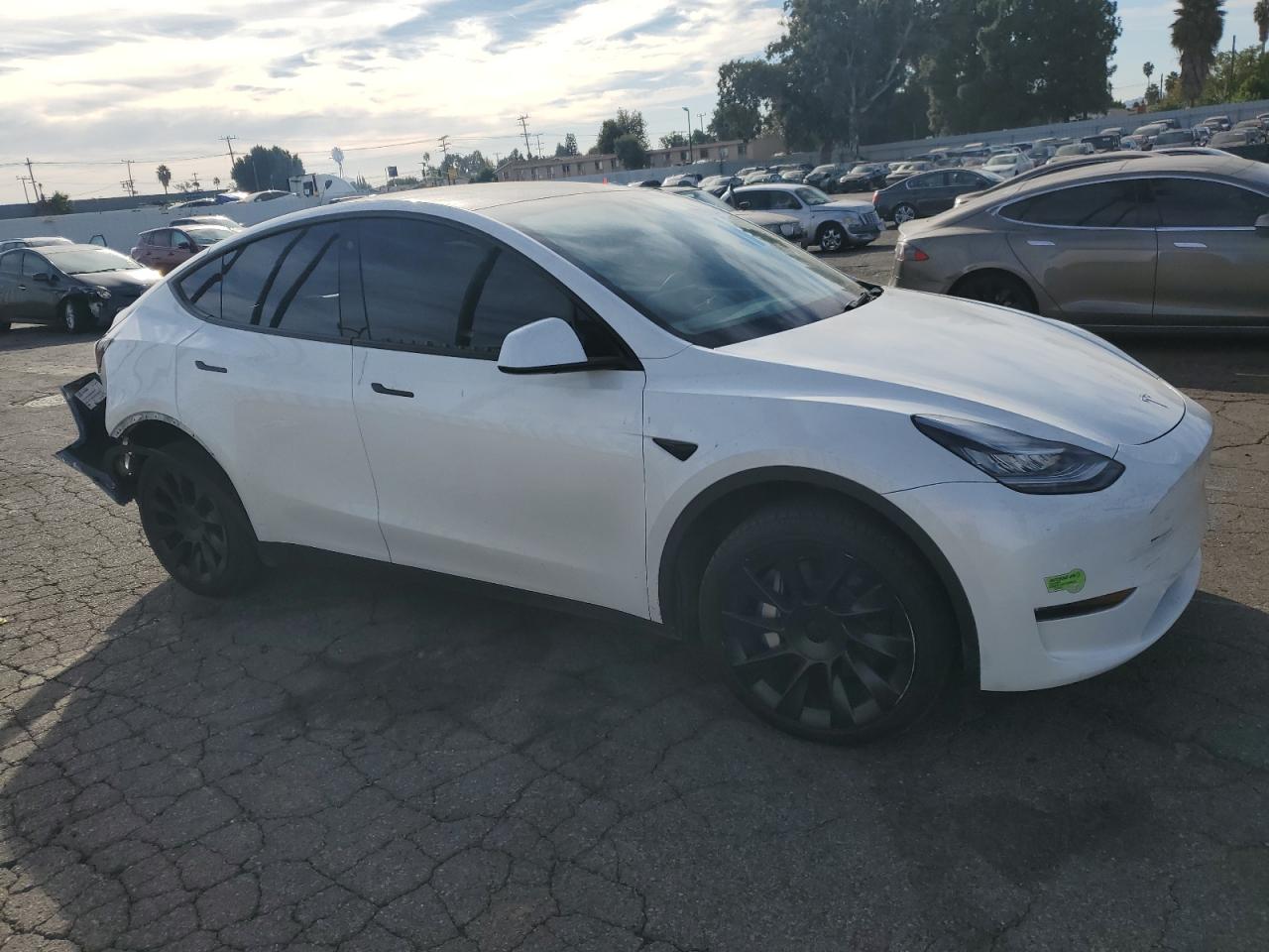 VIN 7SAYGDEE2PA045530 2023 TESLA MODEL Y no.4